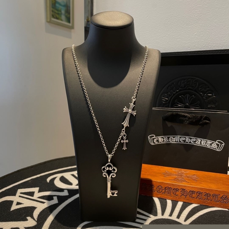Ch**me He**ts necklaces